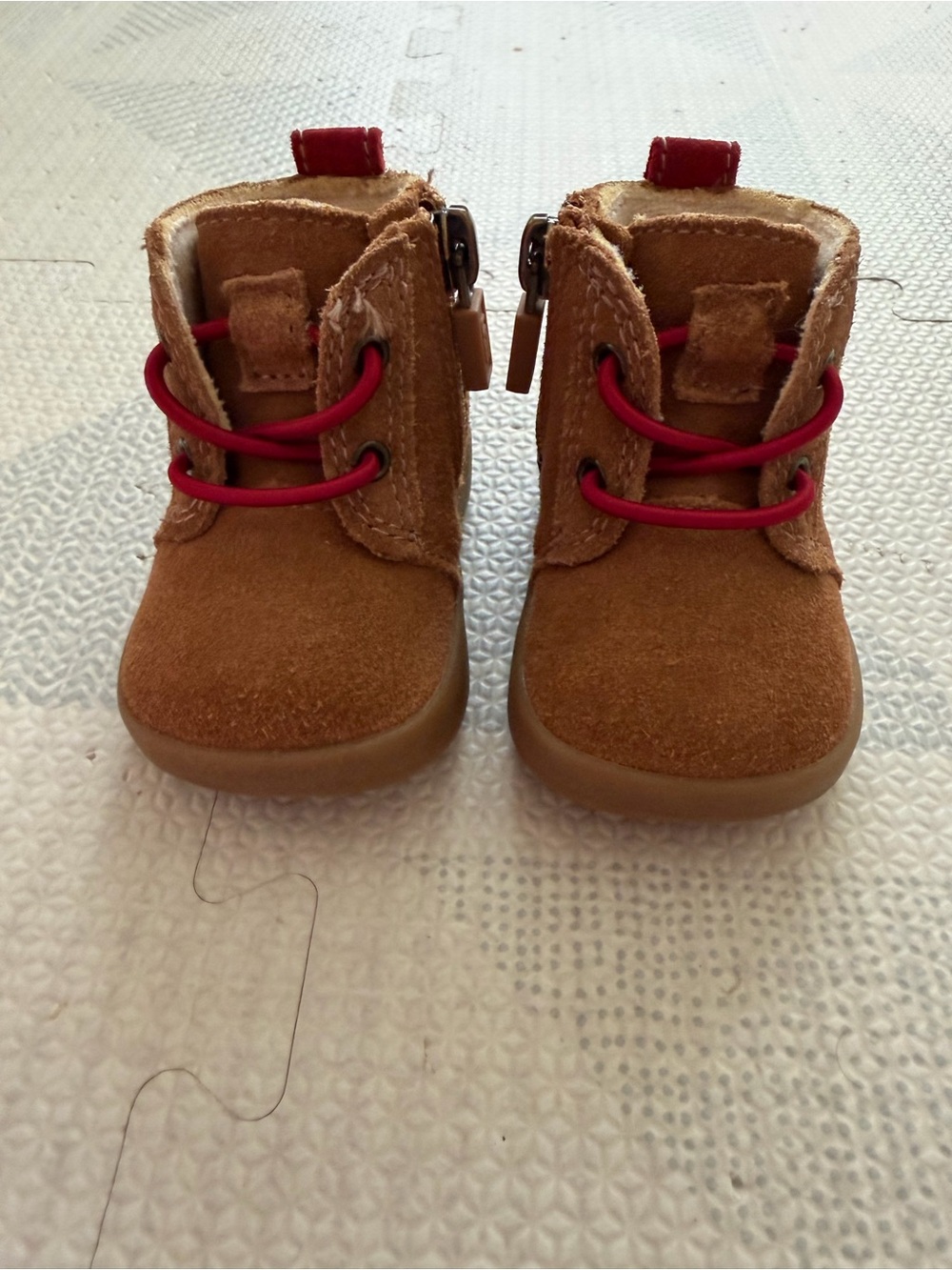 UGG Infant Kids Chestnut Suede Boots with Red Pull Tab - Picture 2 of 6